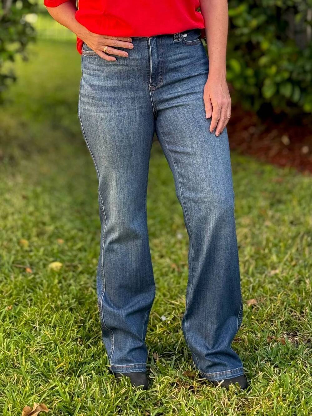 NEW JUDY BLUE don't lose control straight leg jeans in medium wash